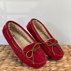 Minnetonka Cally Slippers Leather Red Flats Slip Ons Moccasin